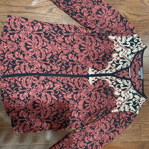 woman's blouse - Picture 2 of 4